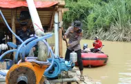 Thumbnail Tak Ada Ampun! Tim Gabungan Musnahkan 145 Rakit PETI di Sungai Kuantan