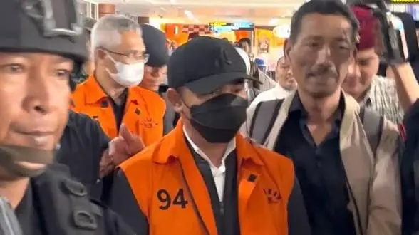 Tangan Diborgol dan Dikawal Brimob, Gubri Nonaktif Abdul Wahid Tiba di Rutan Sialang Bungkuk Pekanbaru