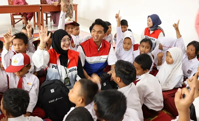 Tas Baru, Energi Baru: Senyum Siswa Minas Sambut HUT ke-1 Danantara