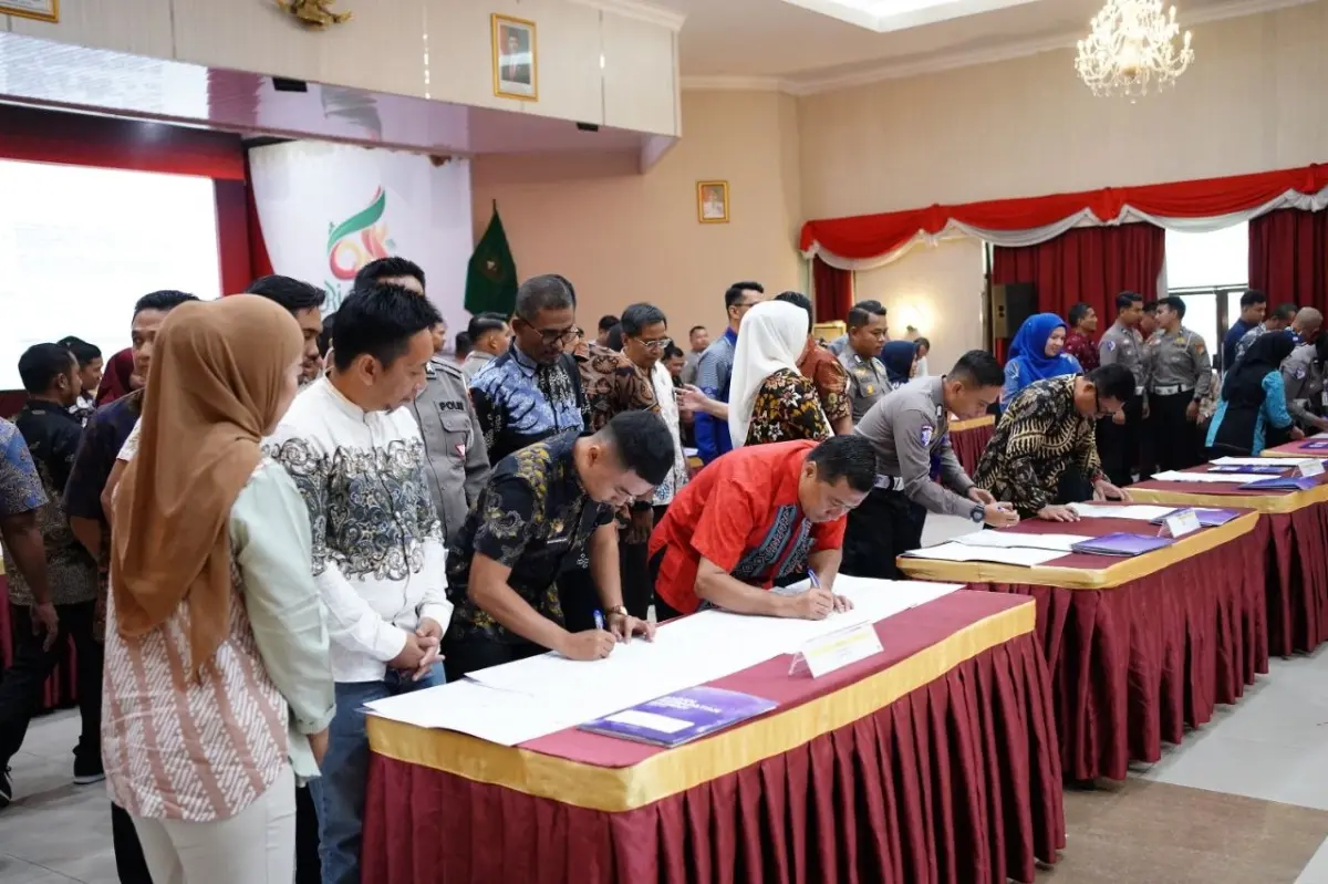 Tekan Penyelewengan PAD, 310 Personel Tim Pembina Samsat Bapenda Riau Teken Pakta Integritas