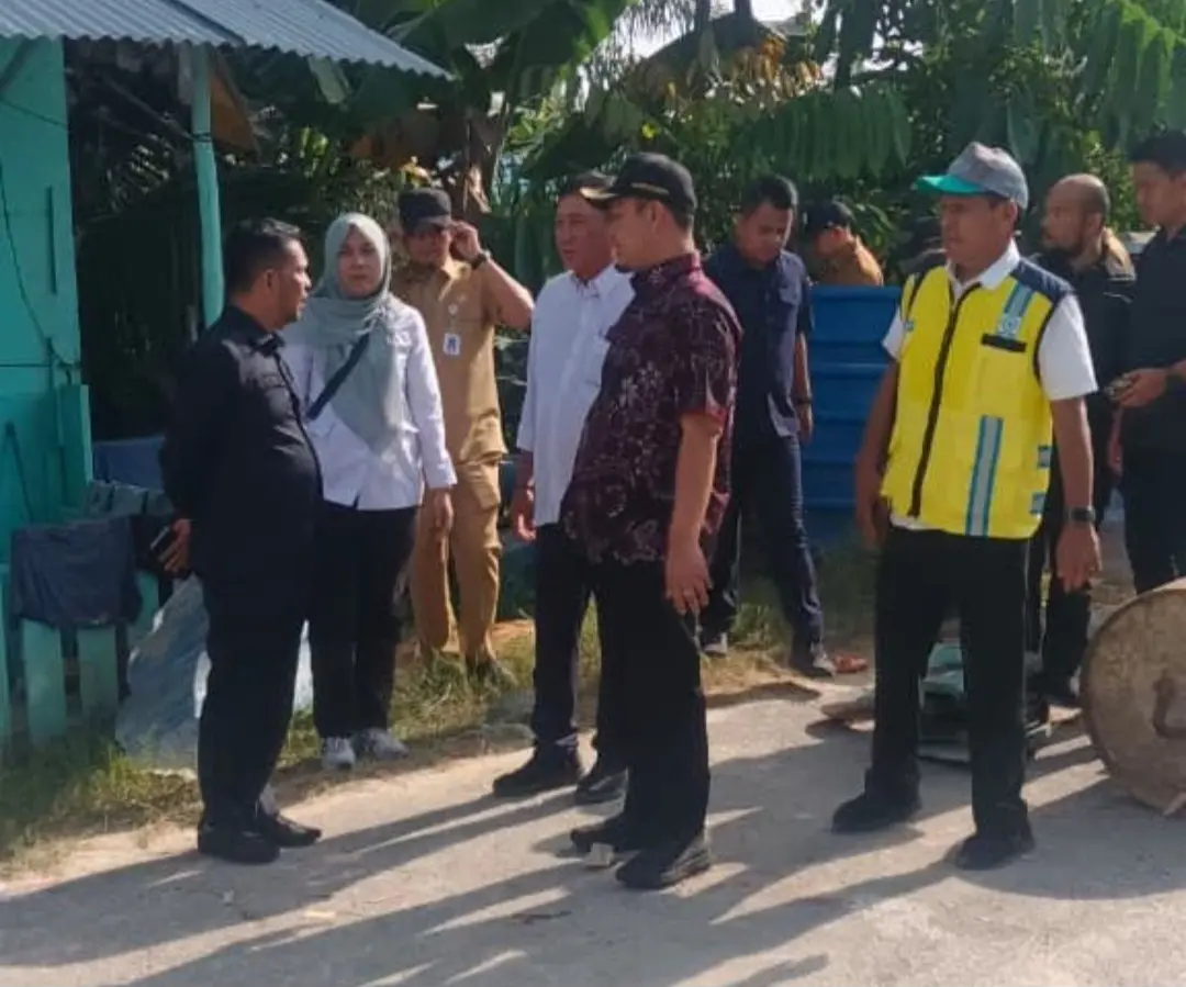 Tinjau ke Jalan Nelayan, Wali Kota Pekanbaru Pastikan Jembatan Darurat Segera Dibangun
