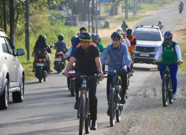 Transformasi Budaya Kerja, Bupati Kampar Ajak Kepala OPD Bersepeda ke Kantor