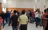 Viral! Gedung DPRD Riau Bak "Ring Tinju", Dua Anggota Dewan dan Pendukung Adu Jotos Saat Rapat Banggar
