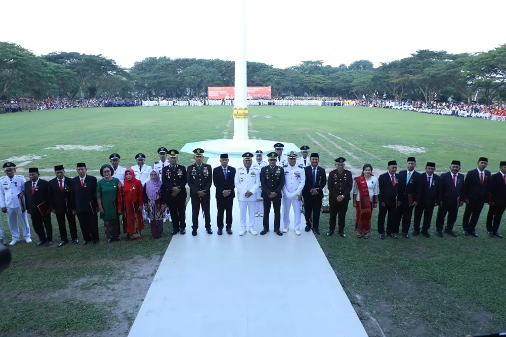 Wabup Rianto Jadi Inspektur Upacara Penurunan Bendera, Pemkab Asahan Anugerahi Wilayah dan ASN Berprestasi