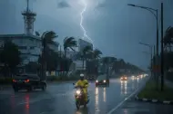 Thumbnail Waspada! Hujan Petir dan Angin Kencang Diprakirakan Hingga Malam Hari