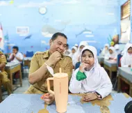 Wawako Pekanbaru Markarius Tinjau Belajar Tatap Muka di Sekolah, Siswa Diberi Masker dan Vitamin Gratis