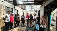 Wujud Kepedulian, Warga RW 01 Tangerang Barat dan SD-SMP IT Al-Manar Serahkan Bantuan Korban Kebakaran Jalan Duyung gang Ombak