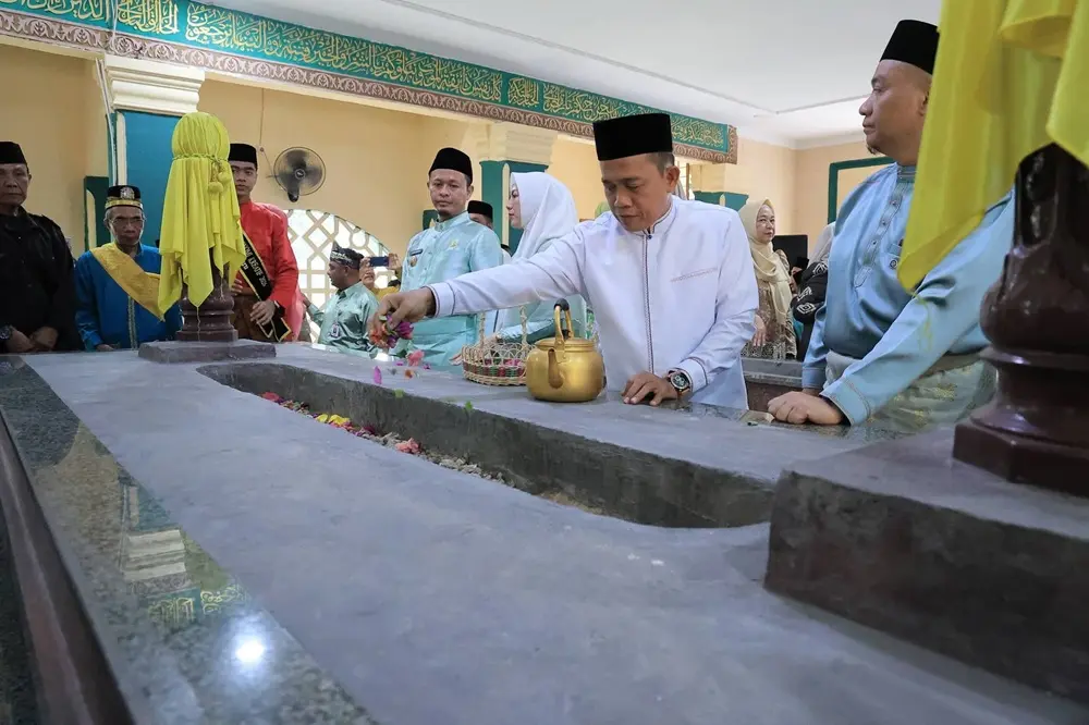 Ziarah ke Makam Pendiri Pekanbaru, Wako Agung Usulkan Marhum Pekan Pahlawan Nasional