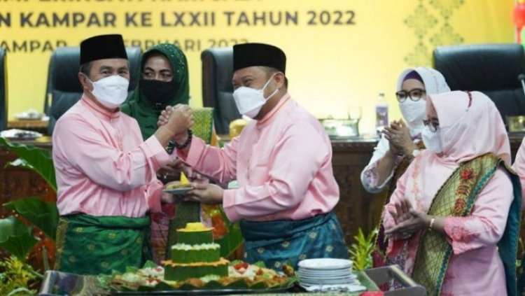 Gubernur Syamsuar dan Mantan Gubri Saleh Jasit