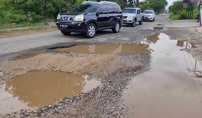 Jalan Parit Indah tak Mulus Lagi