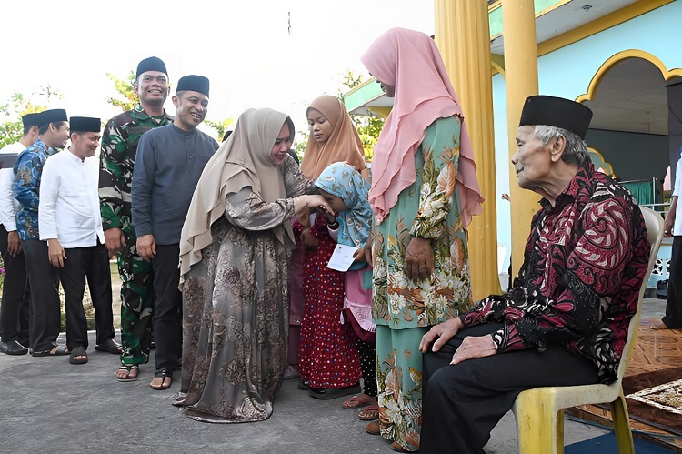 Selain Jalan, Kasmarni Komit Program Unggulan Tetap Berjalan