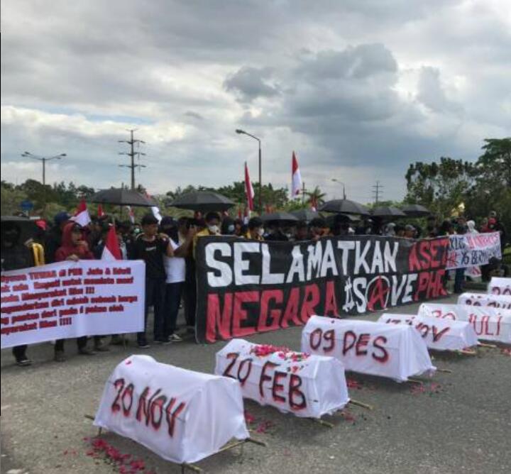 Puluhan Mahasiswa dan Pemuda Riau Unjuk Rasa ke PT Pertamina Hulu Rokan