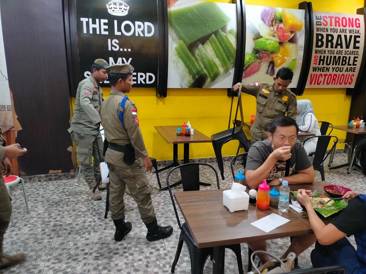 Satpol PP Dapati Masih Ada Rumah Makan Buka Siang Hari