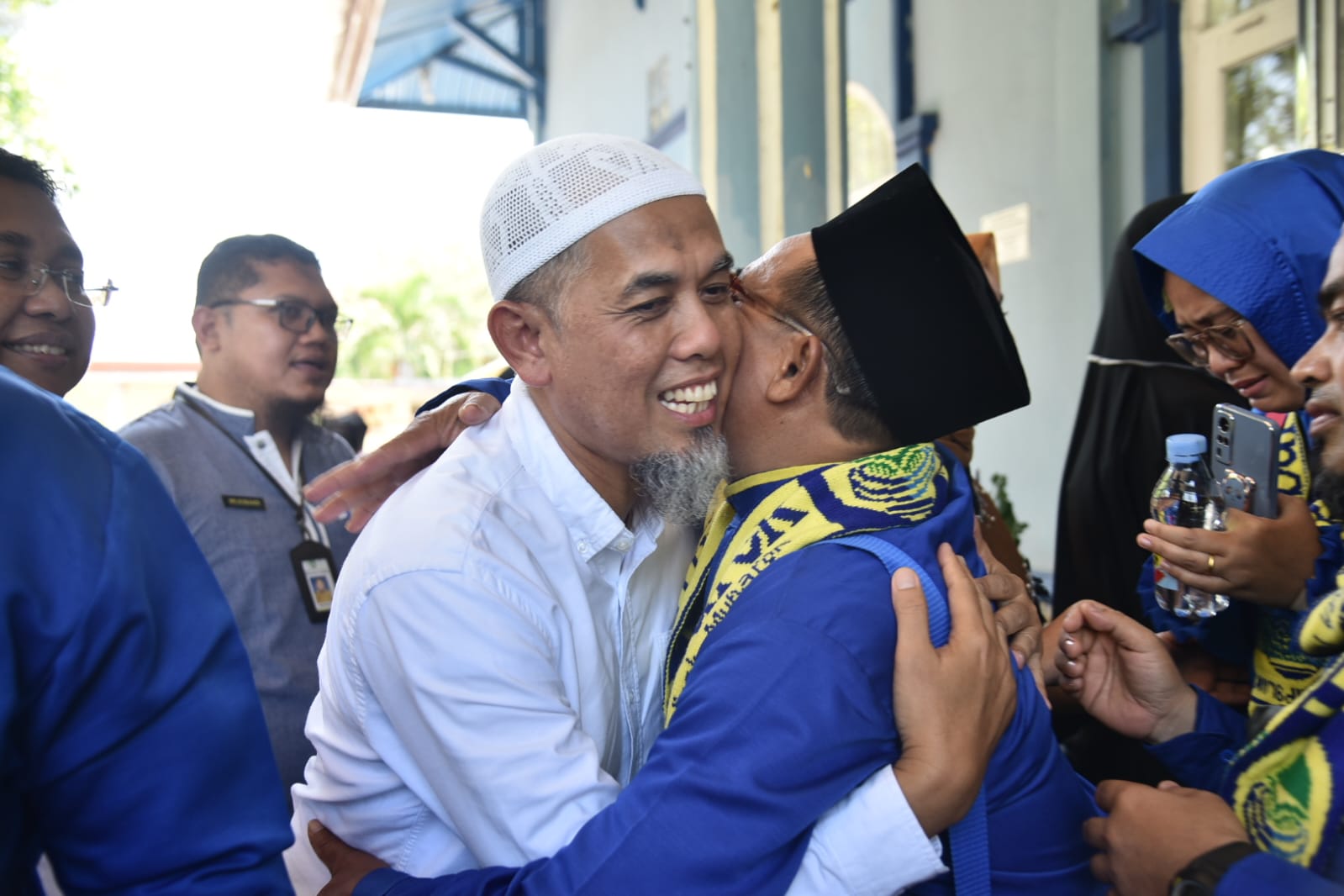 Pemko Dumai Berangkatkan Umroh 57 Orang, Ada Guru Honor Hingga Ketua RT
