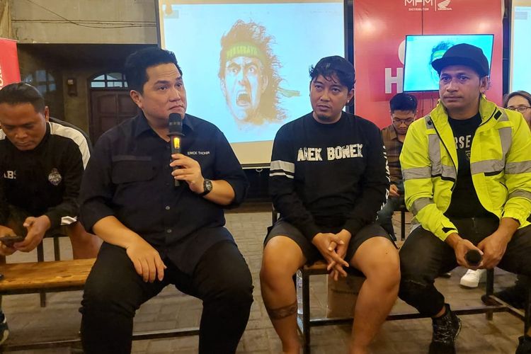 Rata-rata Pemain Timnas Kalau Membawa Bola Itu Nunduk
