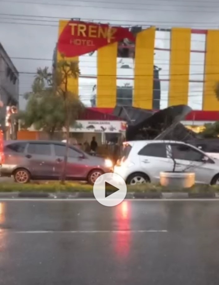 Hujan Es Membuat Kaget dan Panik, Tapi Ada Pula yang Super Tenang 