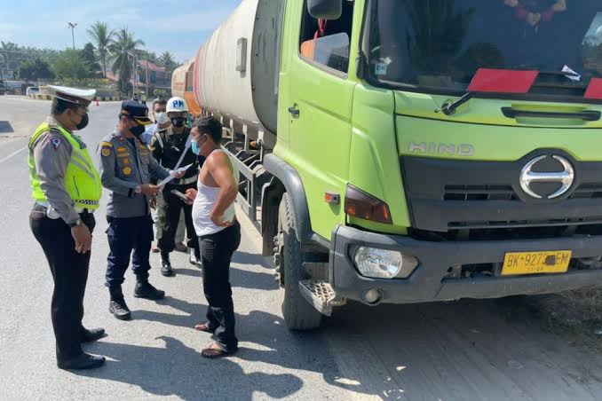 Pemicu Rusaknya Jalan di Riau, Tim Gabungan Tilang 166 Truk Over Kapasitas