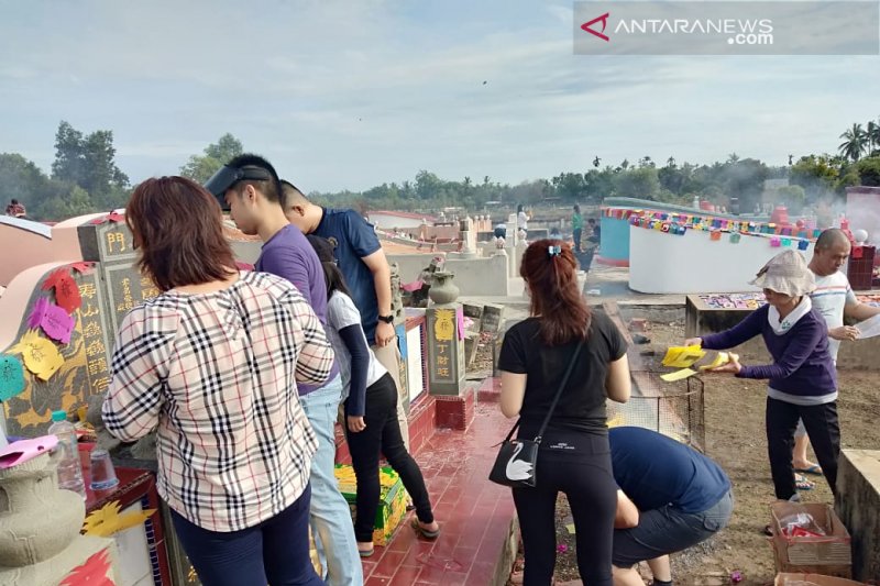 Ribuan Warga Tionghoa Dalam Negeri dan Luar Negeri Ziarahi Makam Leluhur di Bengkalis
