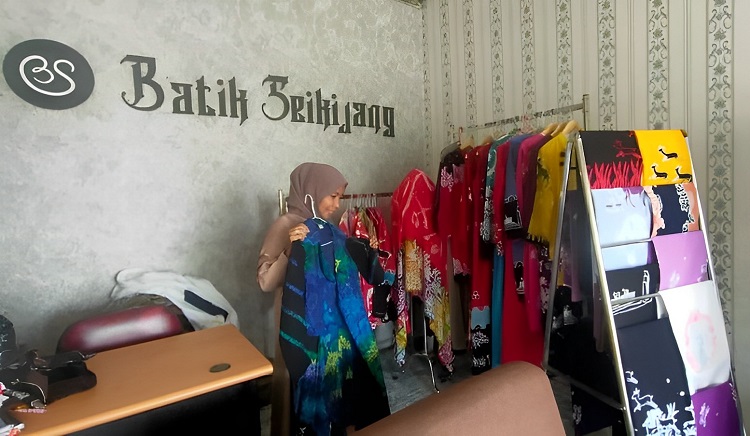Batik Seikijang: KUR BRK Syariah, Menteri, Artis dan Impian Go Internasional