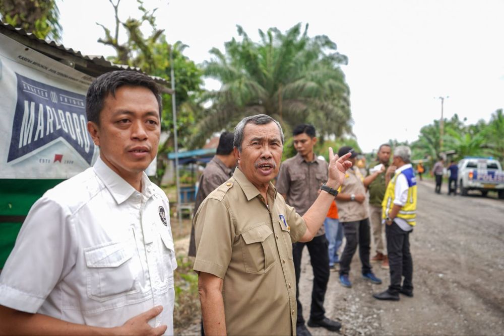 Tinjau Jalan Lintas Inhu-Inhil, Gubernur Riau Syamsuar Minta PUPR Selesaikan Sebelum Idul Fitri