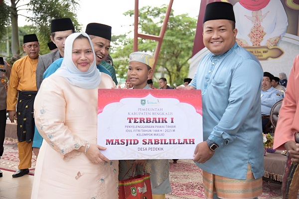 Desa Pedekik Borong Juara Pawai Takbir dan Lampu Colok Bengkalis 2023