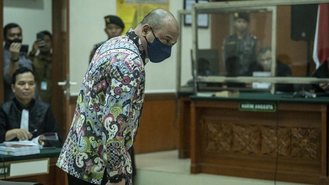 Teddy Minahasa Divonis Penjara Seumur Hidup