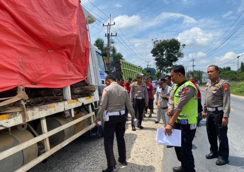 Kecelakaan Maut, Pengendara Becak Tewas Terlindas Truk di KM 8 Pasir Putih