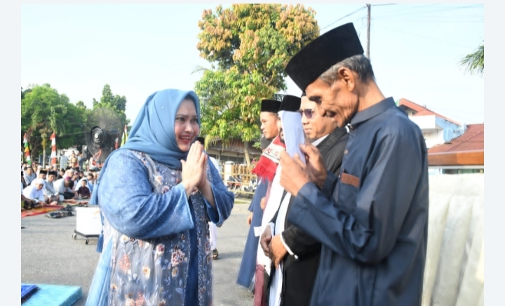 Bupati Kasmarni Shalat Idul Adha di Lapangan Terminal Bestari Duri