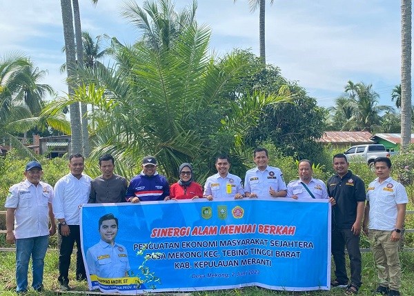 M. Andri, Ketua Karang Taruna Riau Sambangi Kader dan Bantu Masyarakat Meranti