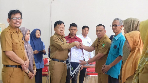 Penyaluran Bantuan RAPP, H. Asmar: Meringankan Beban Orang Tua Siswa