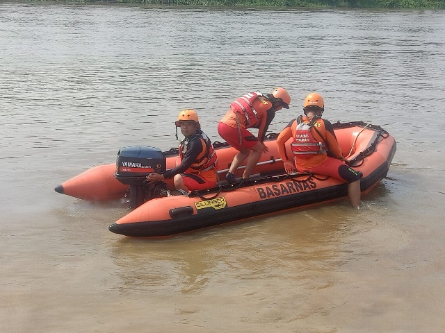 Hingga Selasa Sore, Mahasiswa PCR Yang Tenggelam di Pulau Cinta Sungai Kampar Belum Ditemukan
