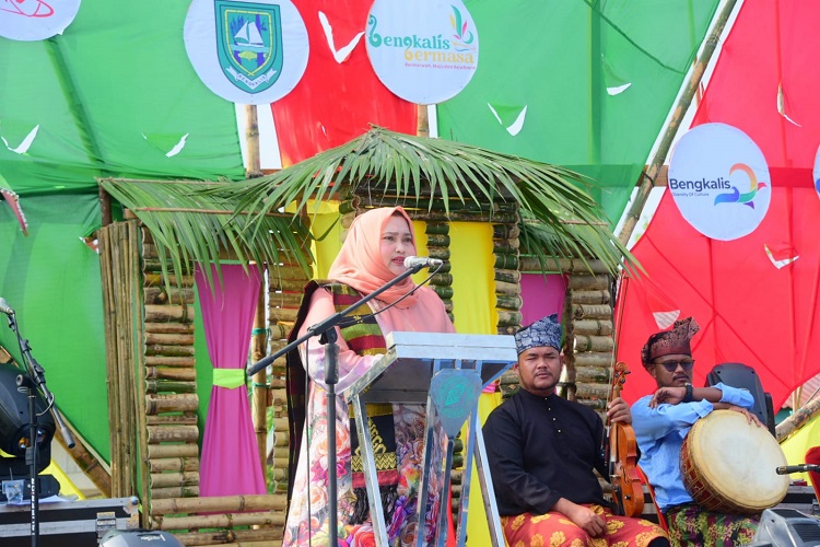 Bupati Bengkalis Puji Festival Sungai Bukit Batu