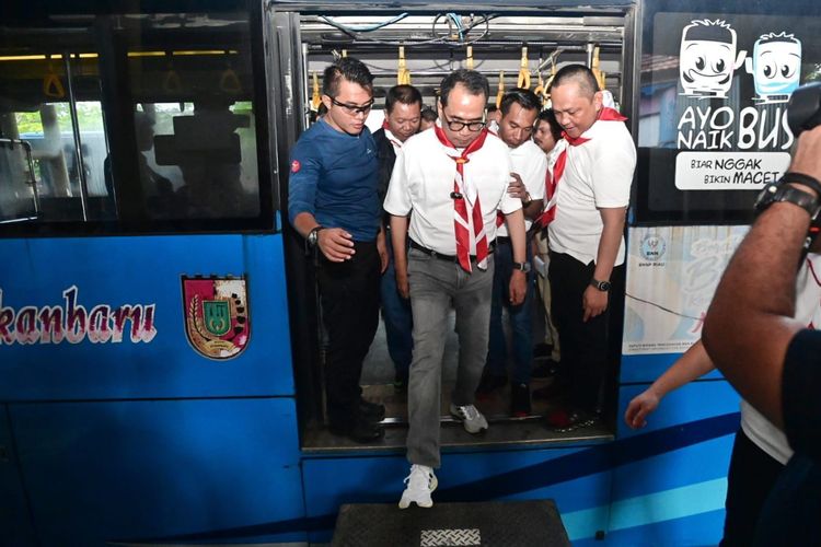 Puji Angkutan Massal, Menhub Berharap Pekanbaru Jadi Percontohan di Indonesia