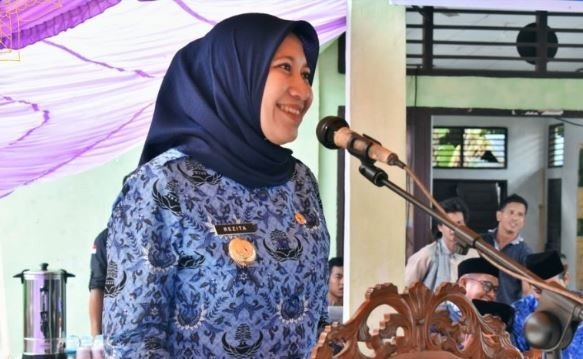 Bupati Rezita Sapa Desa di Kuala Cenaku: Mempermudah Pelayanan