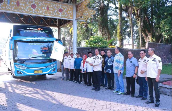 Sekda Kota Pekanbaru Indra Pomi Lepas Kontingen PENAS KTNA ke Kota Padang
