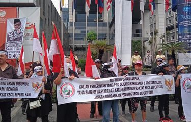 Ratusan Pedagang Pakaian Bekas se-Indonesia Kepung Kantor Kementerian Perdagangan RI