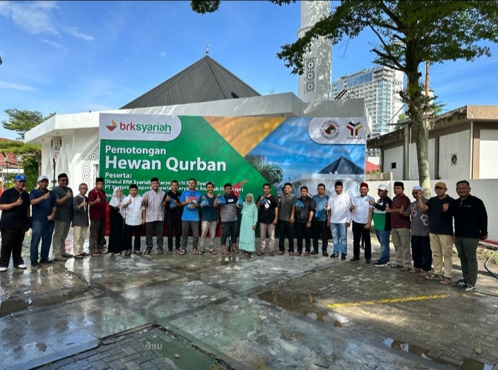 Karyawan BRK Syariah Potong Lima Ekor Sapi dan Dua Ekor Kambing Kurban