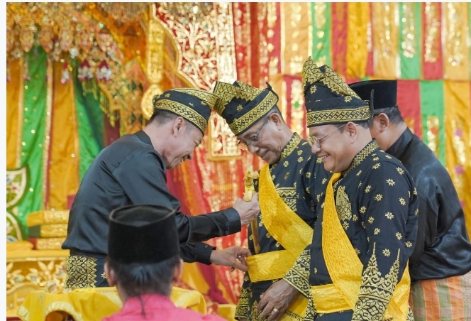 Pengurus MKA dan DPH LAM Rohil Dikukuhkan, Bupati Minta Agar Kompak