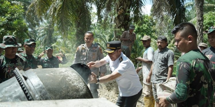 Pemukulan Gong Oleh Bupati Rohil Tanda Dimulainya TMMD di Bangko