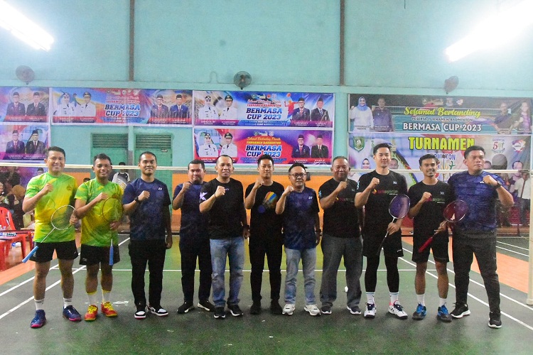 Tim Polres Bengkalis dan BRK Syariah Juara Badminton Bermasa Cup 2023