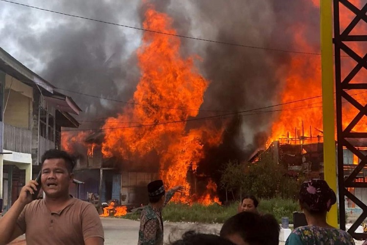 30 Rumah di Rohil Hangus Terbakar, Api Diduga Berawal dari Sini
