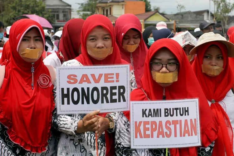 Bahas Tenaga Non ASN, Pemerintah dan DPR Pastikan Tidak Ada PHK Bagi Honorer