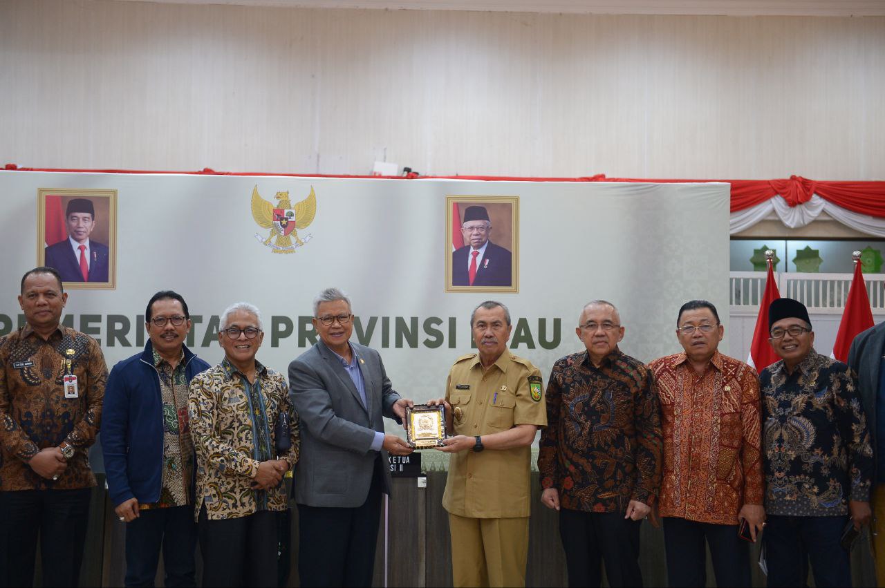 Gubernur Riau Syamsuar Minta Penghapusan Honorer Ditinjau Ulang