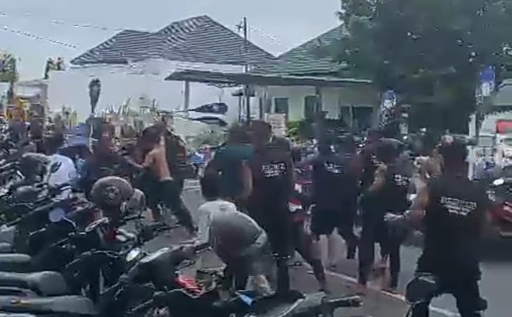 Rengat Mencekam, Puluhan Atlet Dayung Baku Hantam dan Bakar Sampan