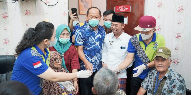 Bupati Terkesan, Lions Clubs Operasi Gratis 200 Penderita Katarak di Rohil