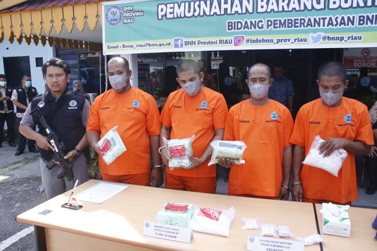 BNNP Sita 5 Kg Sabu dan 479 Ekstasi yang akan Diedarkan di Riau dan Lombok