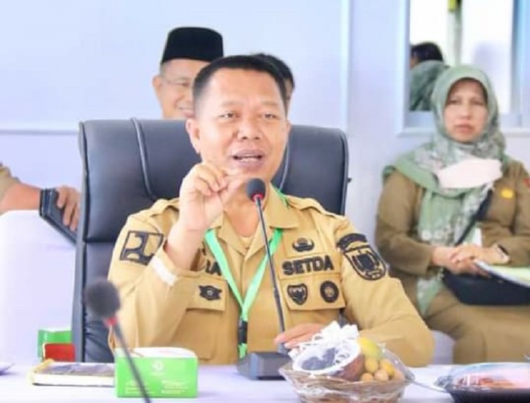 Semrawut, Pemko Pekanbaru Bakal Tertibkan Tiang Tumpu Fiber Optik