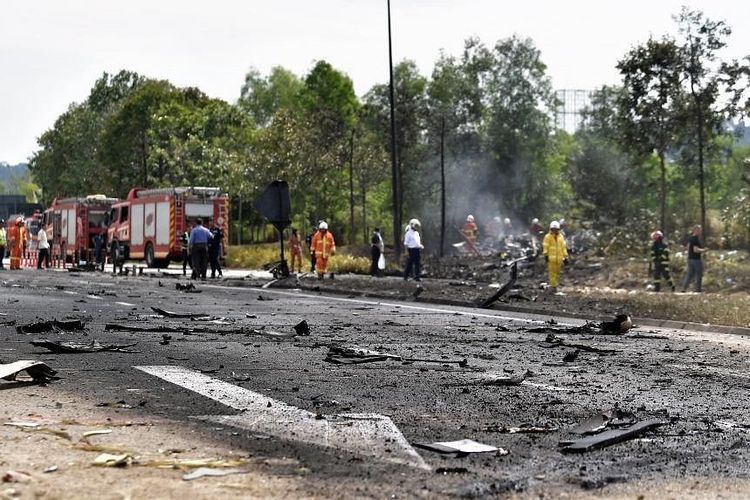 Pesawat Jet Jatuh di Tengah Jalan Malaysia, 10 Orang Tewas Termasuk Anggota Dewan