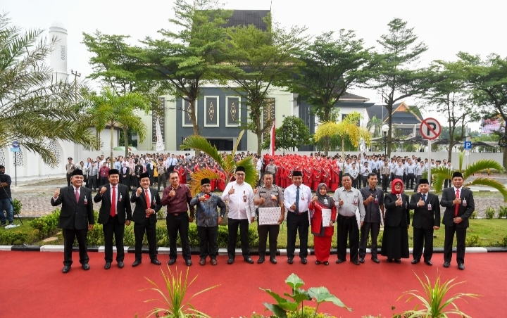 Peringati HUT ke-78 RI, BRK Syariah Berikan Penghargaan Masa Bhakti Kepada Pegawai dan Pensiunan