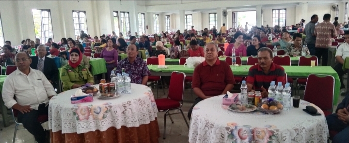 Hadiri Pelantikan Pengurus Punguan Raja Sinaipar, Effendi Sianipar Perkenalkan Mulyono dan Mimi Jilbab Merah